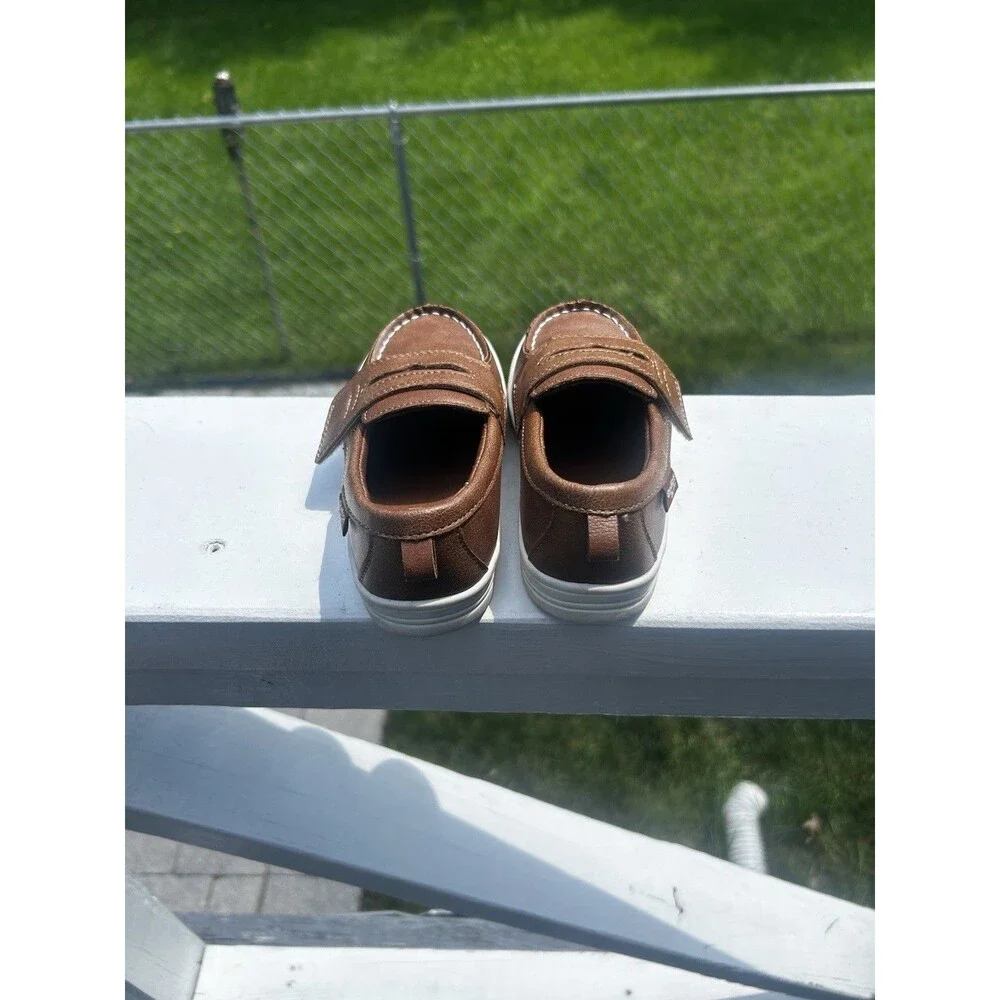 OshKosh B’gosh Boys Size 9M Brown Boat Shoes Sneakers
